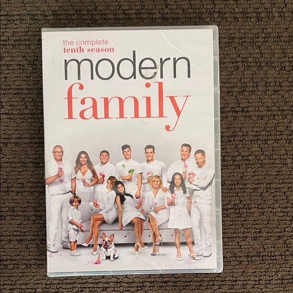 Other - Modern Family: The Complete Tenth Season DVD Set